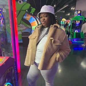 Meet your Posher, Brayelle